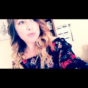 Meet your Posher, Ariella